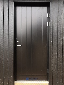 фото теплая входная дверь swedoor by jeld-wen function f1894 черная с замком lc200
