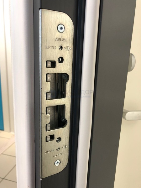 Дверь входная Kaski UOL13 Thermo, тёмно-серая, с замком ABLOY LC200, М9*21, правая