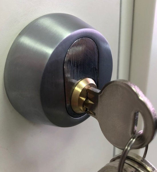 Комплект фурнитуры в матовом хроме для замка ABLOY LC102 (ручка UL27, цилиндр, скобянка)