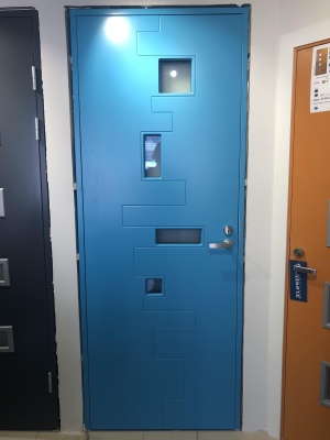 Теплая входная дверь SWEDOOR by Jeld-Wen Character Pulse, голубая, размер 9*23, левая фотография