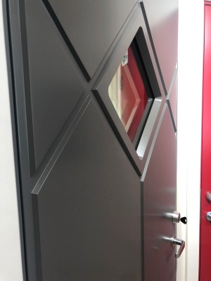Теплая входная дверь SWEDOOR by Jeld-Wen Classic Schuman Eco, замок LC200, 2-цветная окраска + Верхняя фрамуга OL М2*9 фотография